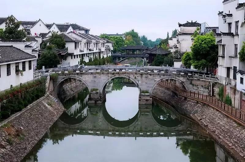 2024新能源销量将破1000万，鲶鱼从特斯拉变成了华为？